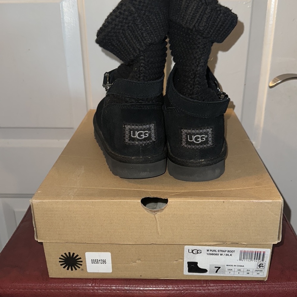 Ugg - Picture 3 of 4